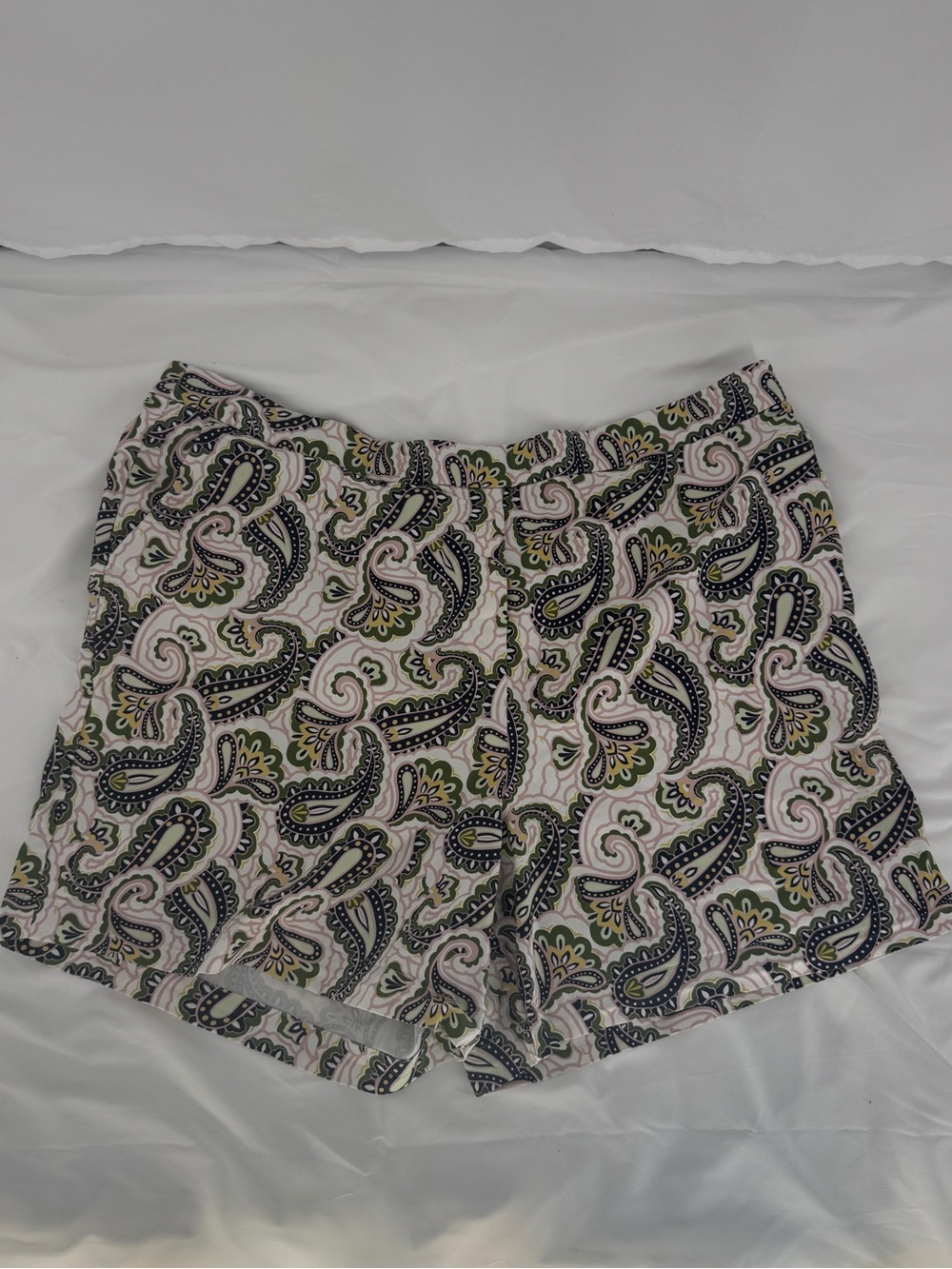 Boden Paisley Shorts in Pink,  Olive, and Navy 0061